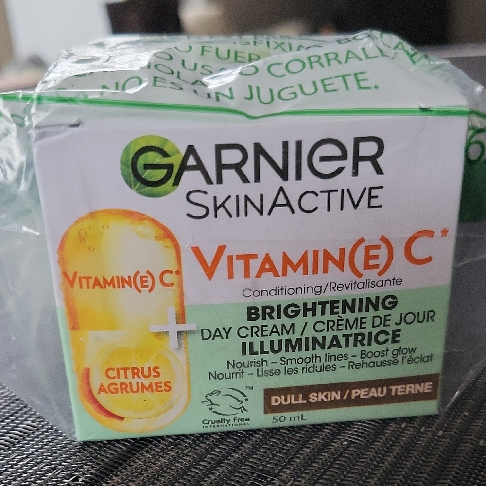 Garnier SkinActive Vitamin C Brightening Day Cream